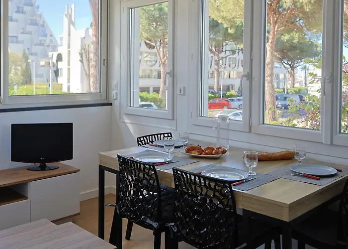 Equipe Vue Sur Port La Grande-Motte